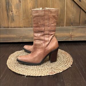 Sam and Libby western style boots 
Zipper side size 6M